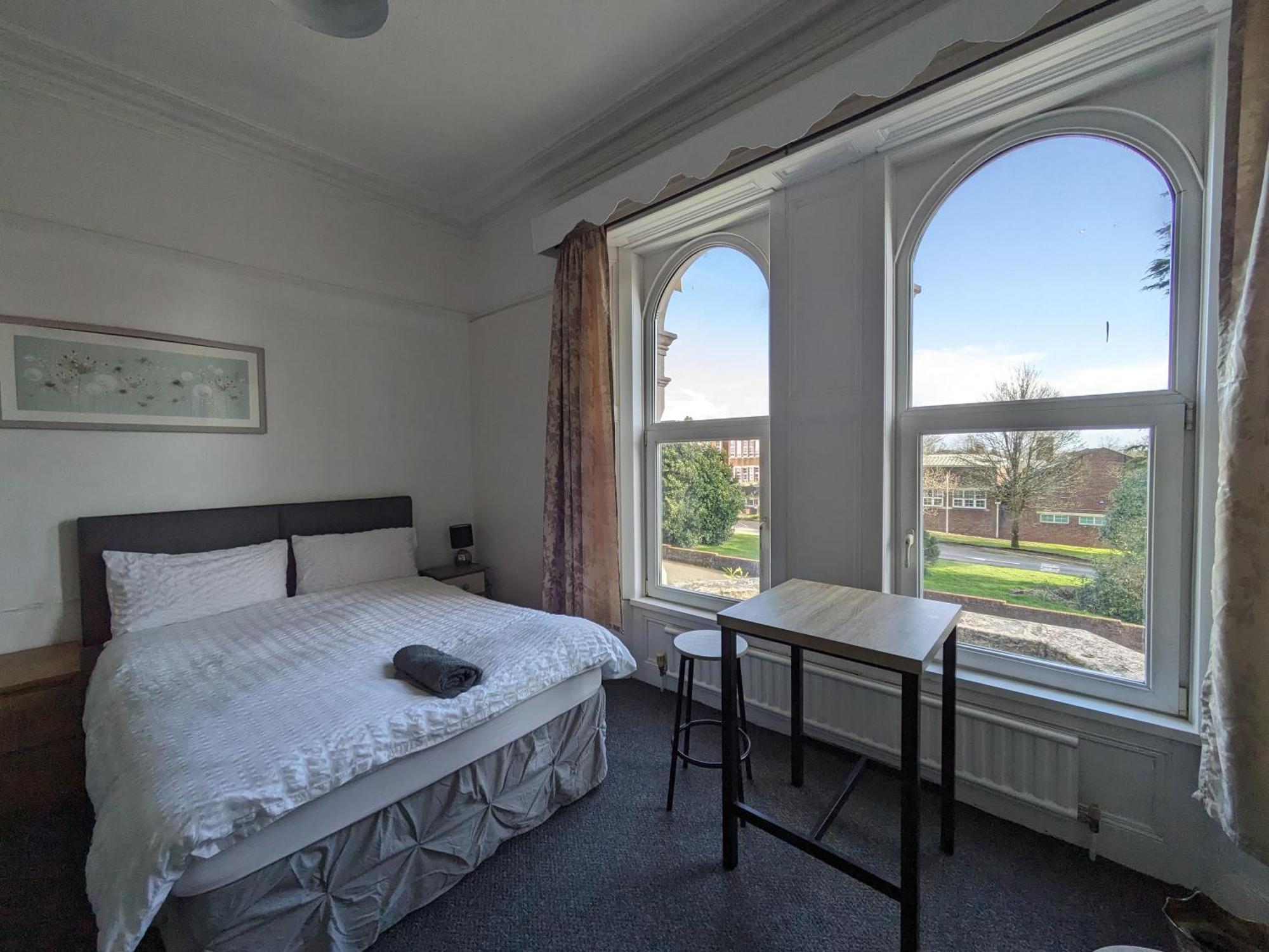 Singleton Short R7r5 Guest house Swansea